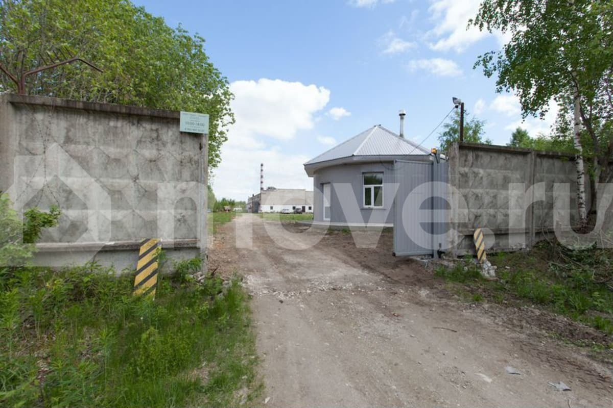 нежилое здание, 1000 м²