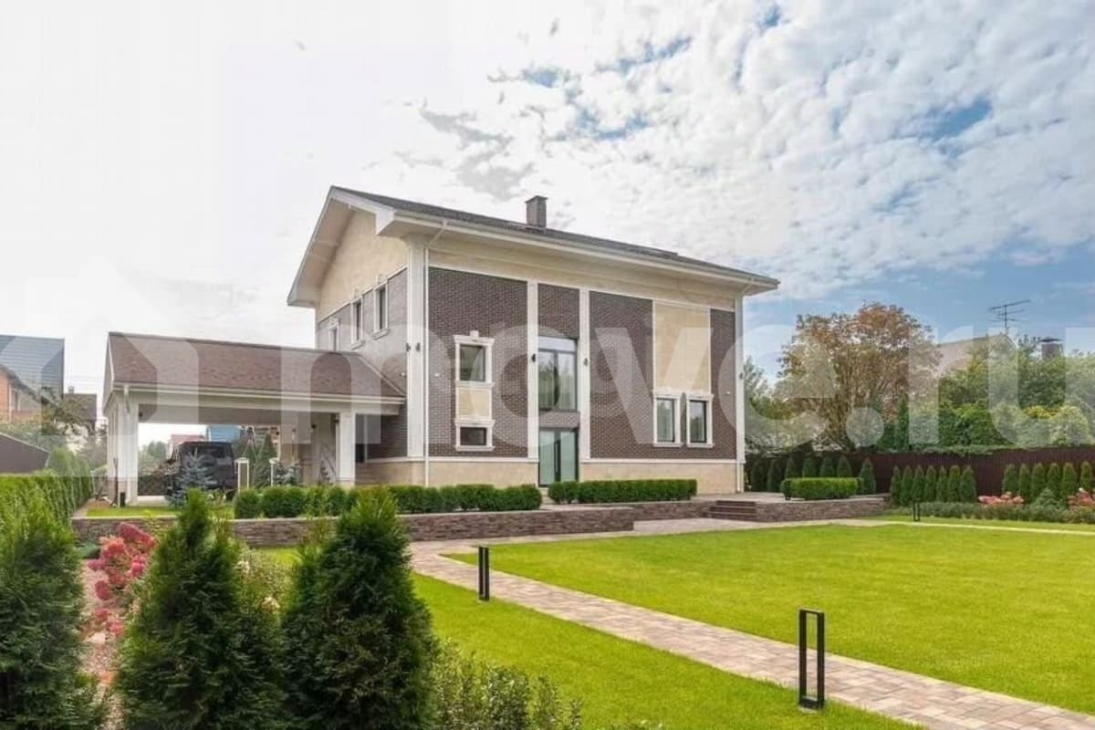 дом, 520 м², 15 соток